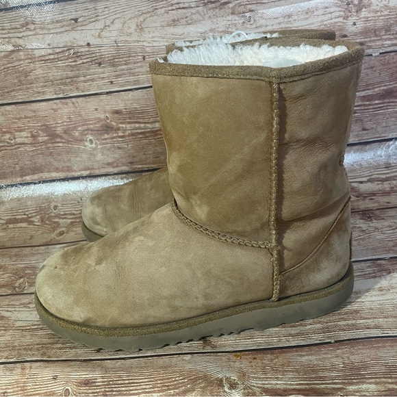 UGG Girls Classic Short II Pull On Winter Boots, Size 5 M Big Kid - Picture 5 of 11